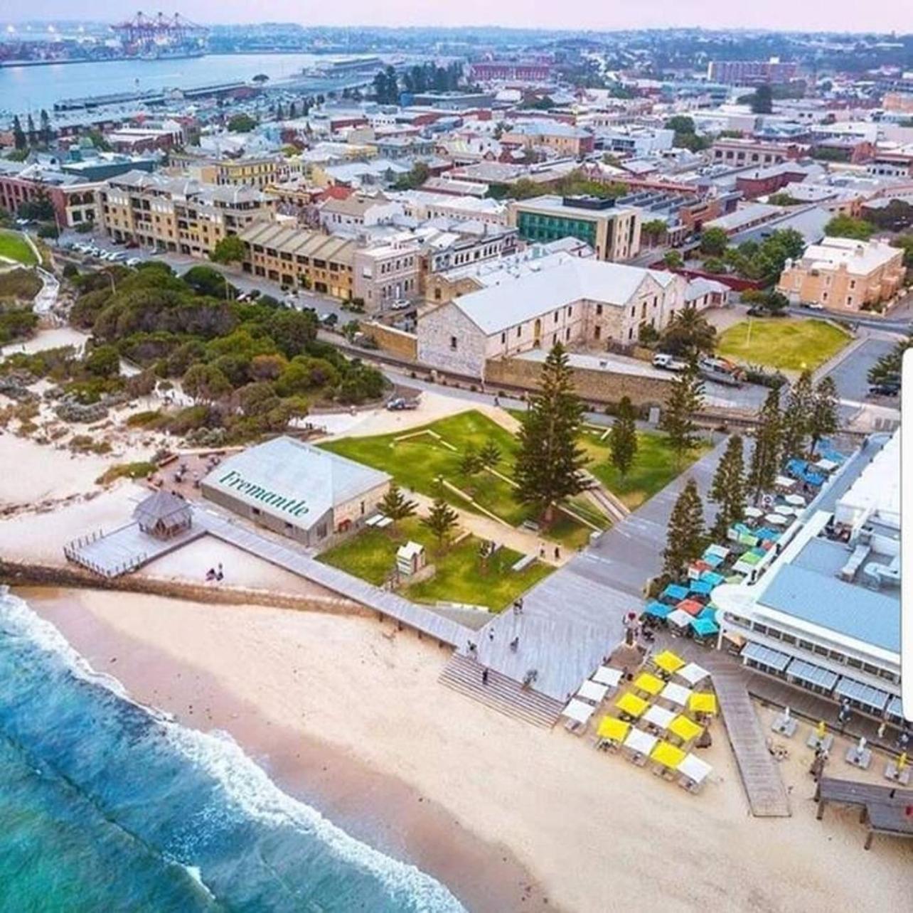 West End Warehouse Historical Opposite Beach Fremantle Bagian luar foto